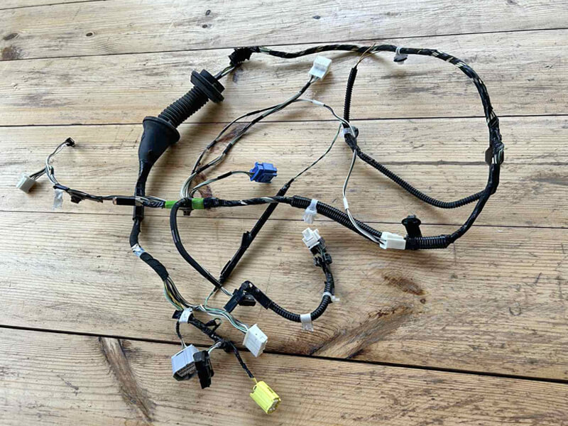 交換のみ　crm80 821510R280 Проводка двери передней правой Toyota Rav4 19-25 без